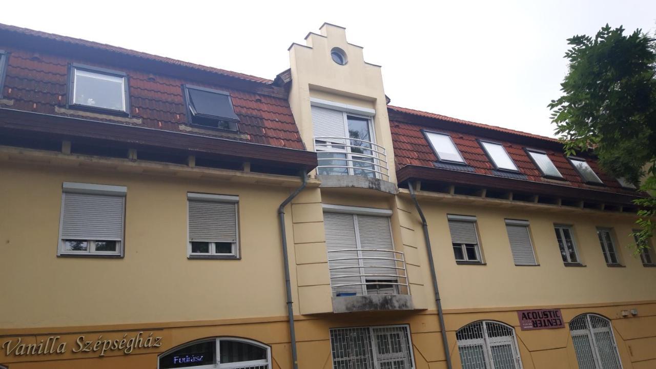 Buckingham Palace Apartman, Debrecen Exterior photo